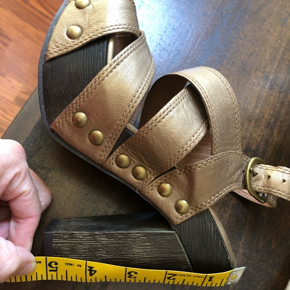 Lucky Brand bronze platform heels - Picture 5 of 7